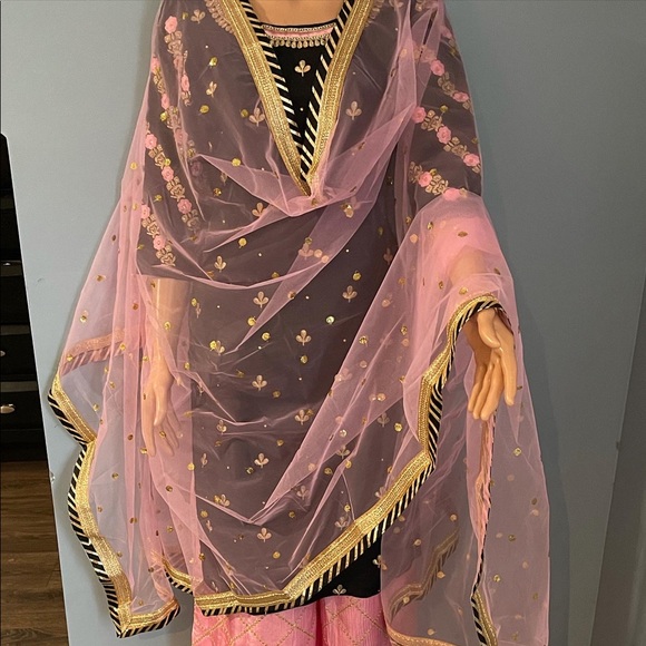 3 piece Indian suit - Picture 2 of 4